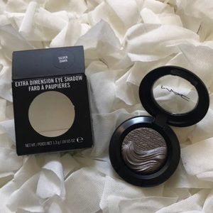 Mac extra dimension eye shadow in silver dawn